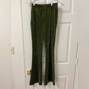 Super flattering & comfy velvet pants!